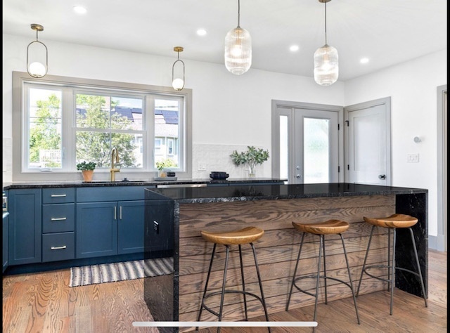 kitchen with black countertop and stools